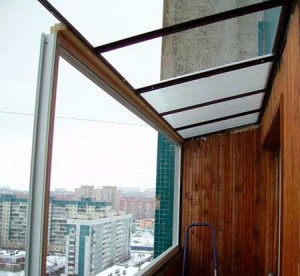 обшивка балкона поликарбонатными листами